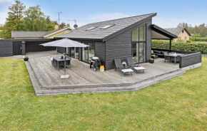 3 Bedroom Beautiful Home In Nexø, Nexø